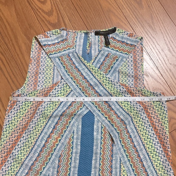 BCBGMaxazria women’s Maryssa printed cross front geometric sleeveless top sz S - Picture 12 of 15